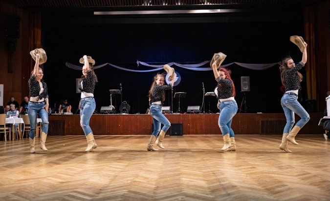Country bál