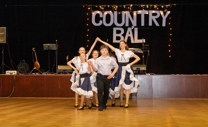 Country bál