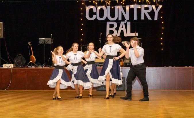 Country bál
