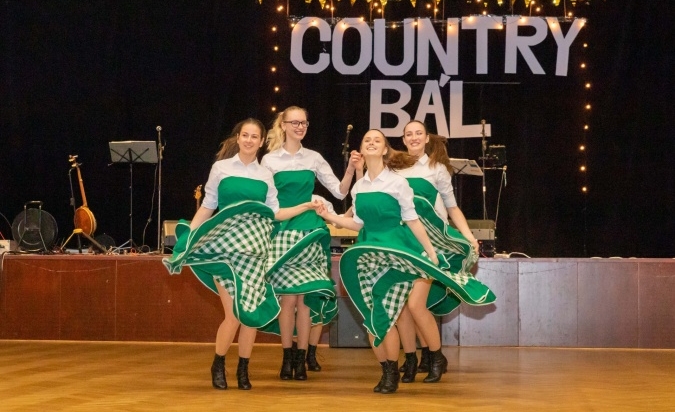 Country bál