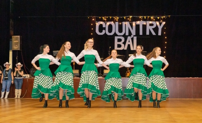 Country bál