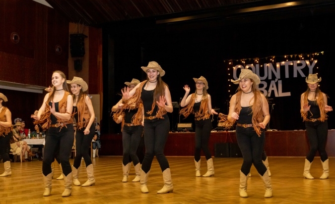 Country bál