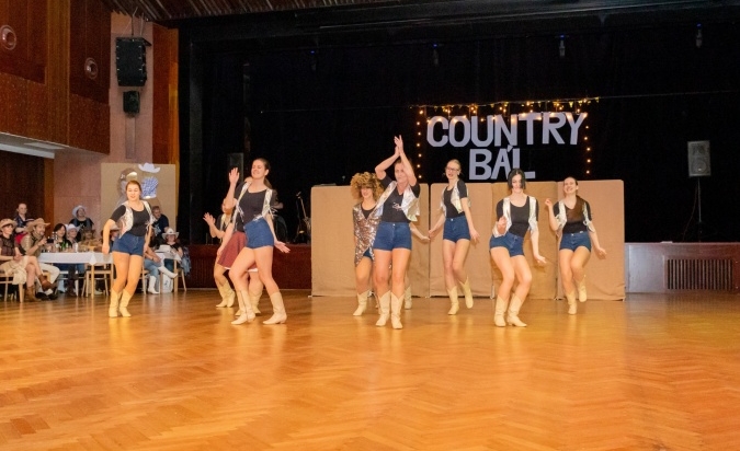 Country bál