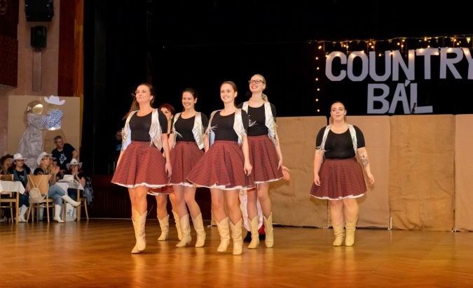 Country bál